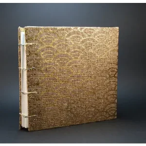 carnet en reliure copte. couverture en jute avec écailles dorées