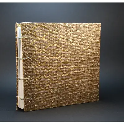 carnet en reliure copte. couverture en jute avec écailles dorées