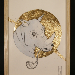 illustration originale réalisée par Flavie André. représente "hector" rhinocéros avec une pipe.. rond de feuille d'or en arrière plan soulignant le dessin. format A4. pièce originale et unique. encadré. pour déco originale