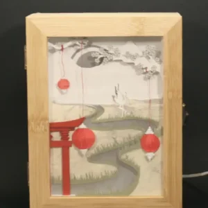 lightbox japonisante, avec paysage de rivière et de montagne, et quelques lanternes chinoises en touche de couleurs